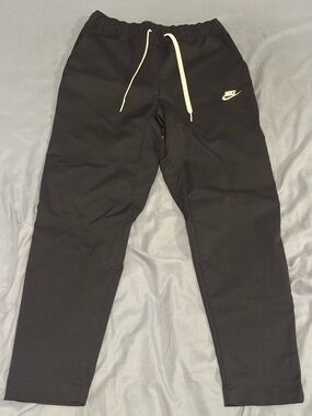 NWOT Nike Club Men’s Woven Tapered Leg Pants